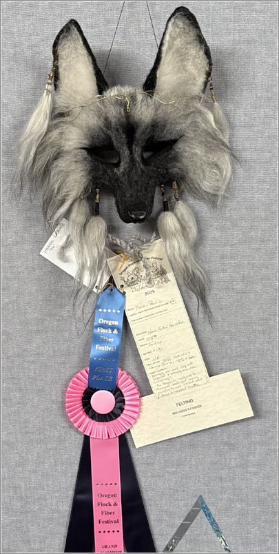  Becky Pawliks needle-felted fox mask, made from Icelandic and Navajo Churro wool and Mori fabric received the Judges Choice Award for Felting. Photo: Linda Bolewicz.